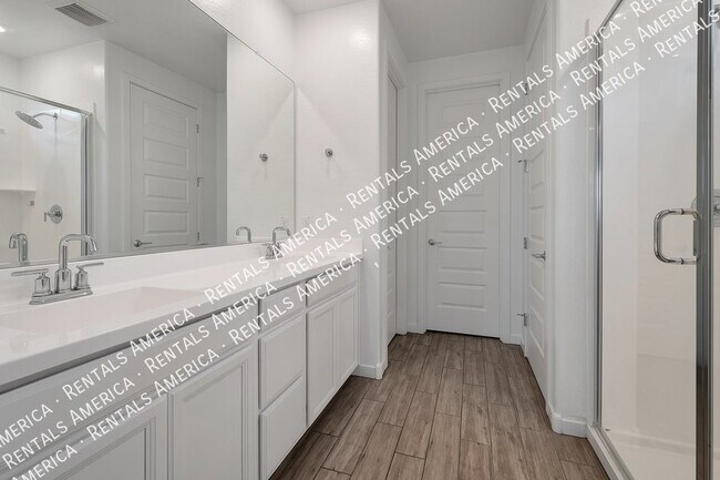 Building Photo - Amazing 3-bedroom 3 1/2 bath