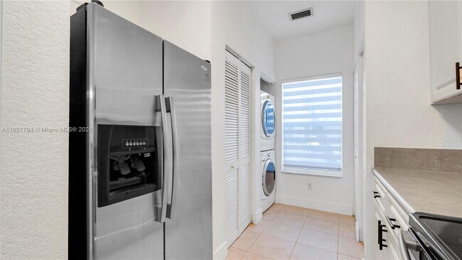 Building Photo - 4921 SW 140th Terrace