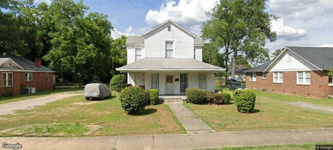 Building Photo - 3016 River Dr