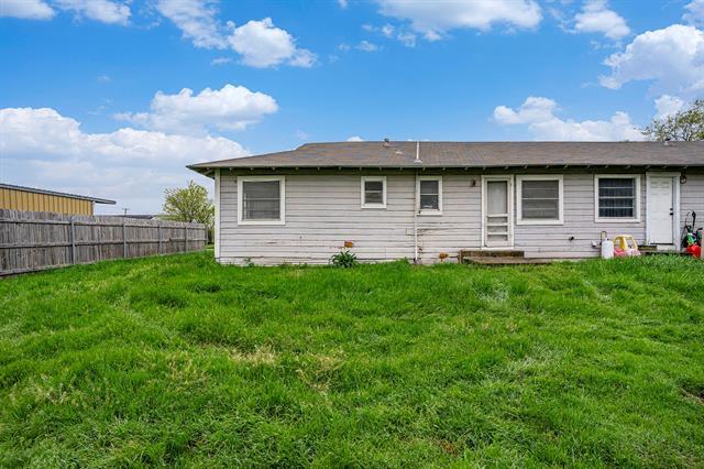 Building Photo - 1706 Redwood Dr