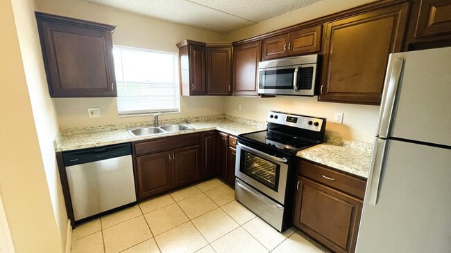 Primary Photo - 2860 Somerset Park Dr