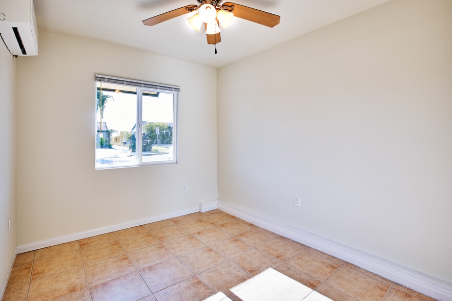 Bedroom - 6383 Lake Arago Ave