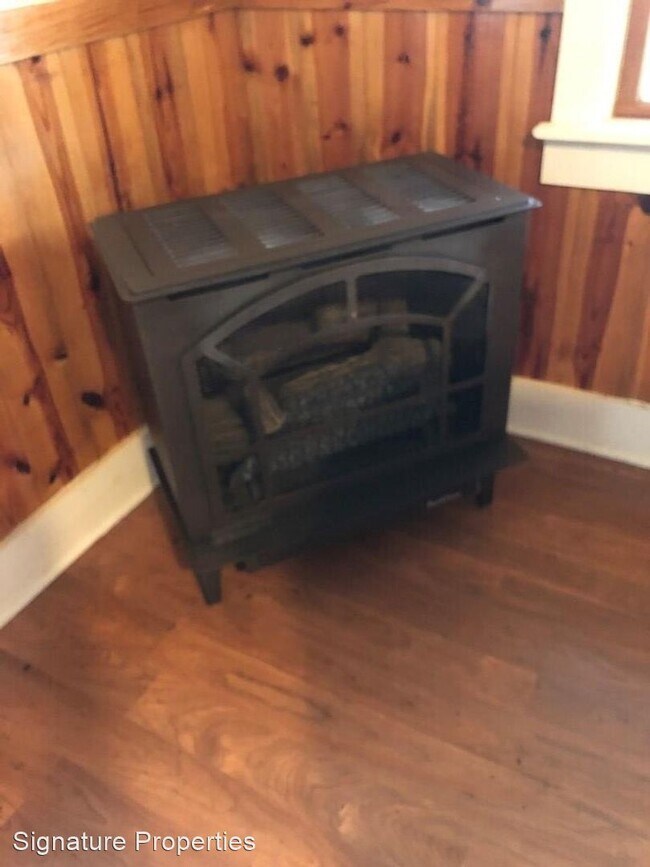 Building Photo - 3 br, 1 bath House - 3039 T.N. Snow Road