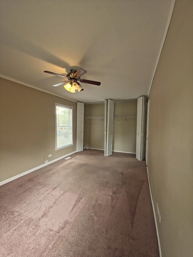 Building Photo - 336 Russet Way