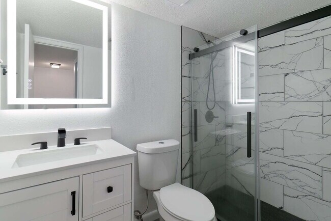 Building Photo - "Coastal Charm Awaits: Stylish 2-Bed Condo in a watefront complex in Fort Walton Beach!"