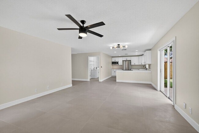 Building Photo - 1135 Staghorn St