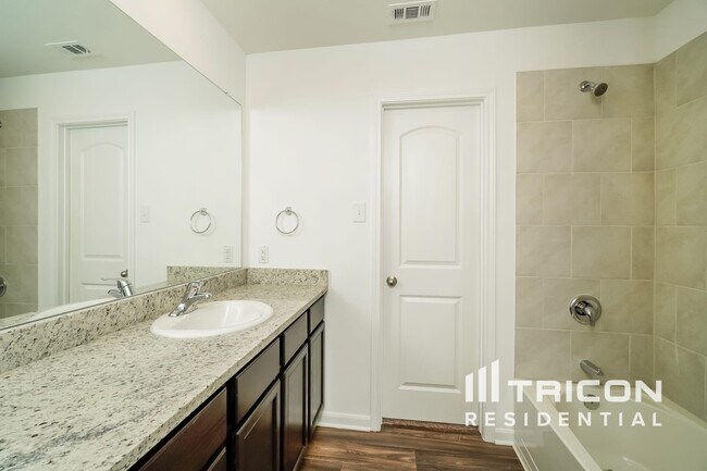 Building Photo - 3967 Trail de Paris