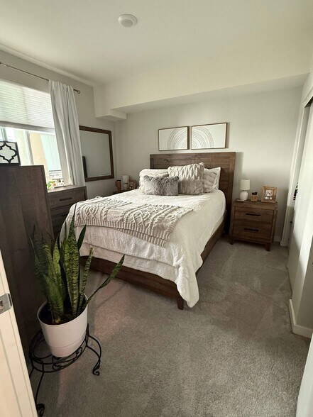 Building Photo - 12655 Bluff Creek Dr