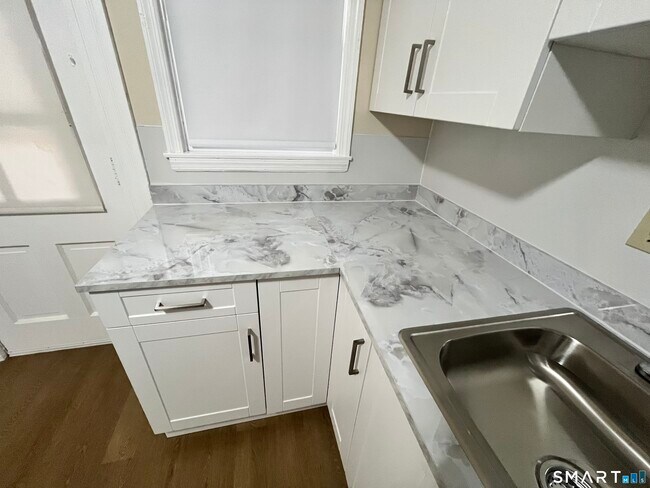 Building Photo - 17 Park Pl