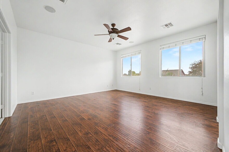 Building Photo - 4947 E Odessa Dr
