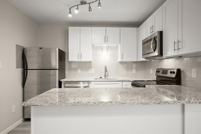 Building Photo - 1013 W 23rd St