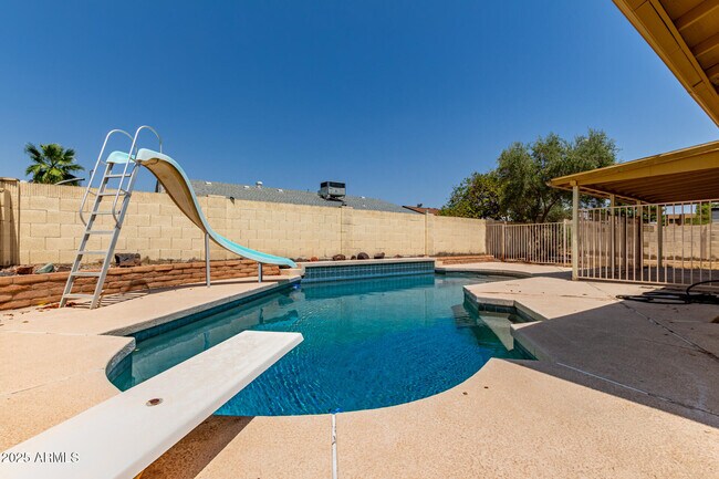 Building Photo - 5528 W Calavar Rd