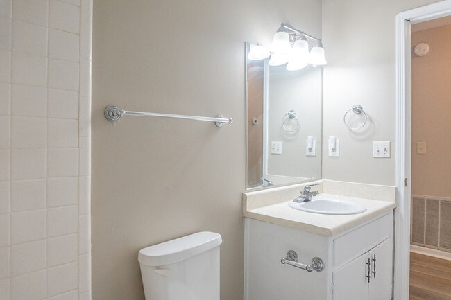 Building Photo - 733 Pointe Ct