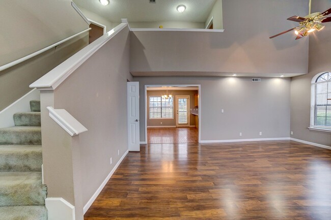 Building Photo - West Tulsa Gem! 3 Bed 2.5 Bath