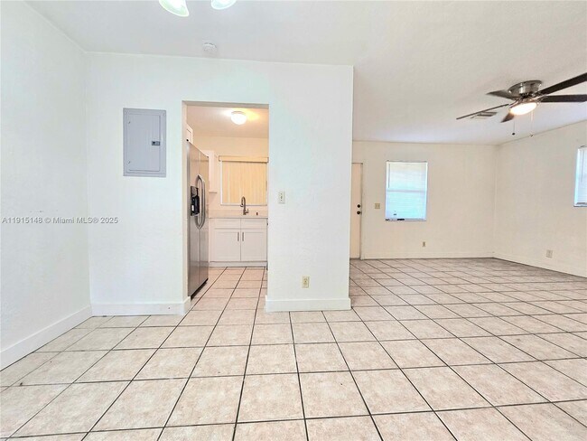 Building Photo - 5820 SW 27th St