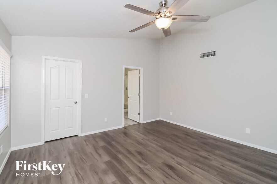 Building Photo - 12557 W Holly St