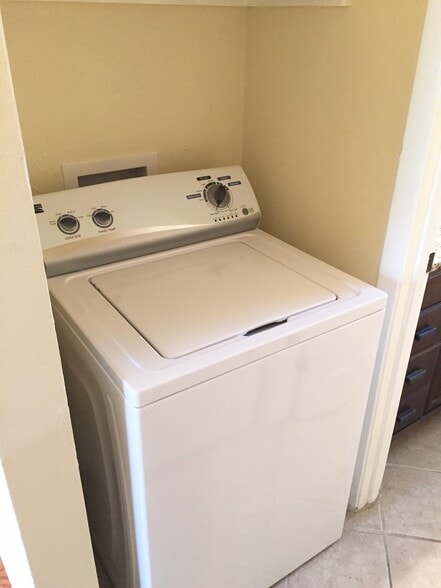 Building Photo - 1405 Green Forest Dr