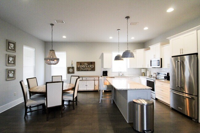 Building Photo - 283 Lakeland Dr