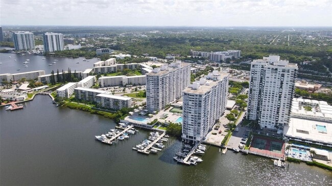 Building Photo - 18061 Biscayne Blvd