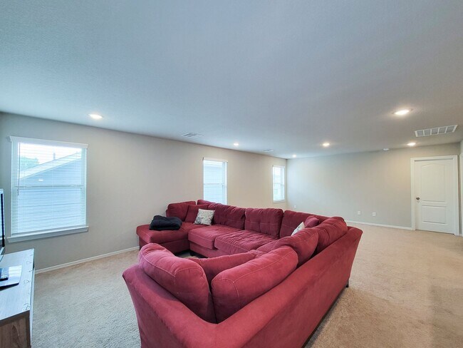 Building Photo - Beautifully updated 5-bedroom, 3.5-bath home located on a quiet cul-de-sac in a desirable Houston...
