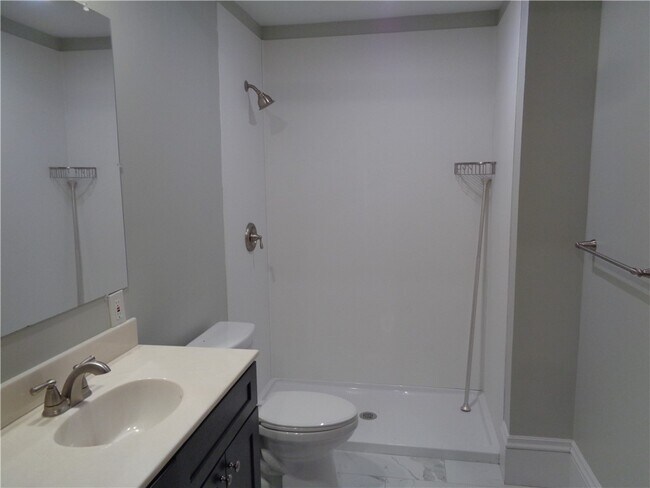 Building Photo - 22 W 3rd St