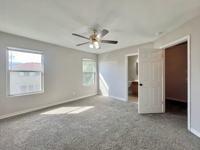 Building Photo - 5107-5109 Flipper Dr