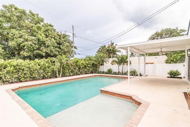 Building Photo - 305 S Swinton Ave