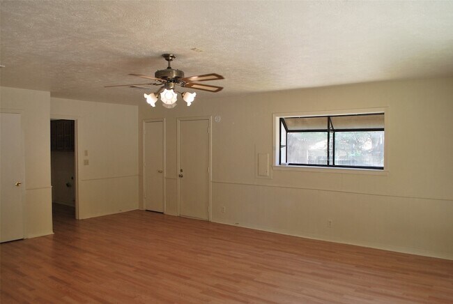 Building Photo - 1416 Sandy Creek Dr