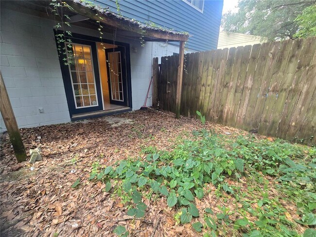 Building Photo - 3935 SW 26th Terrace