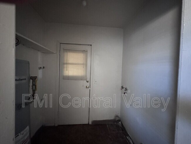 Building Photo - 1112 Barberry Ln