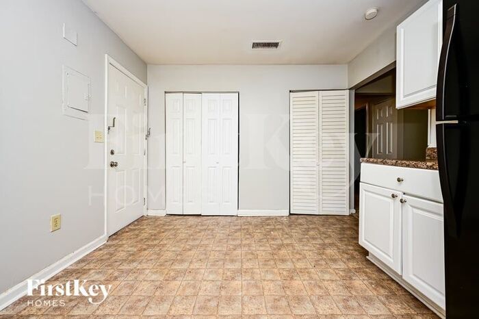 Building Photo - 774 Plainville Cir SW
