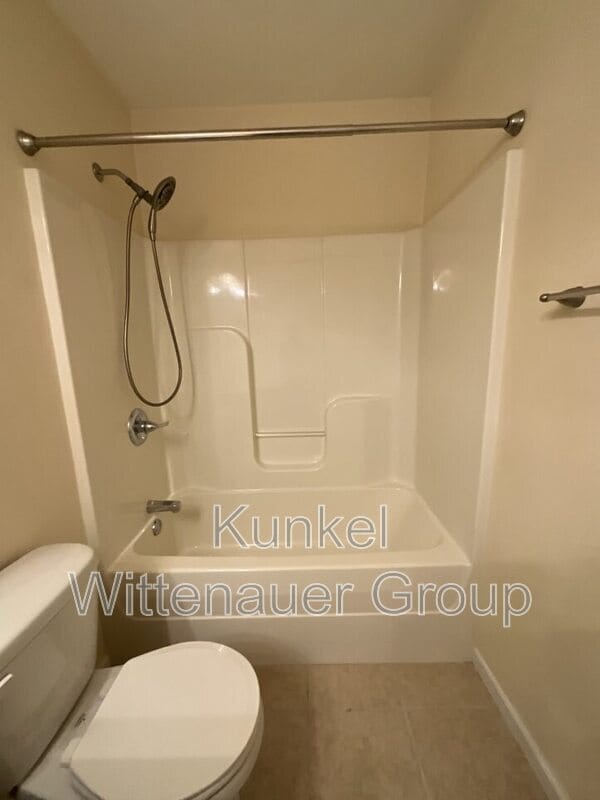 Building Photo - 40 Oak Pointe Cir