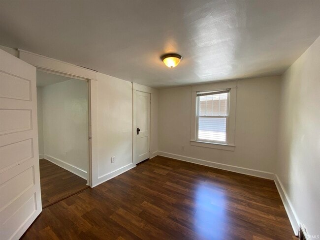 Building Photo - 609 E University St