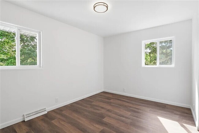 Building Photo - 40 Oak Hill Terrace