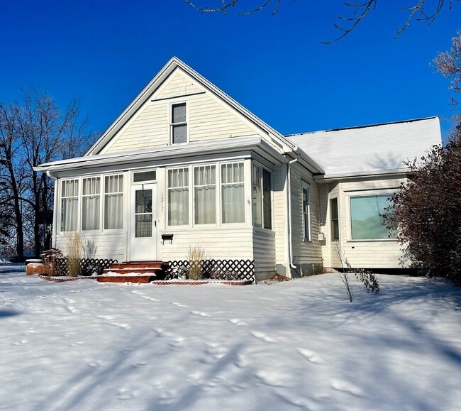 Primary Photo - 1217 1st Ave S