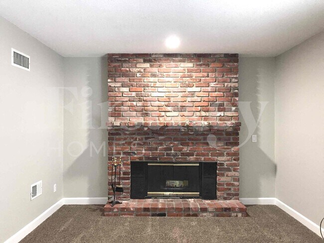 Building Photo - 14805 S Wyandotte Dr