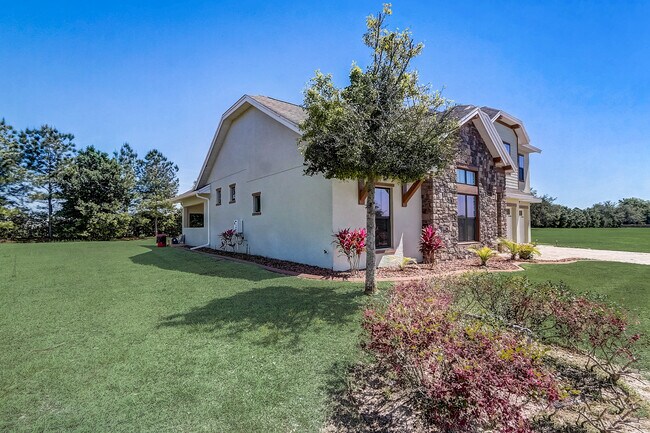 Building Photo - 10613 White Oak Dr