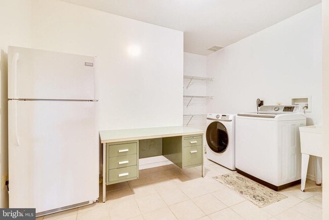Building Photo - 1719 Strine Dr