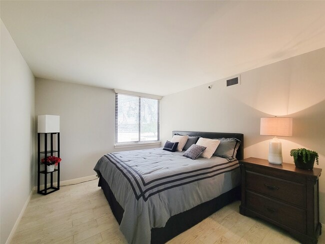 Building Photo - 3525 Sage Rd