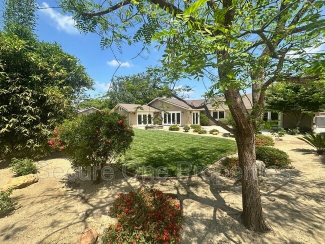 Building Photo - 1695 Berkshire Dr