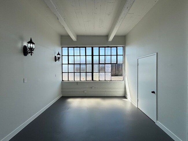 Building Photo - 1341 58th Ave