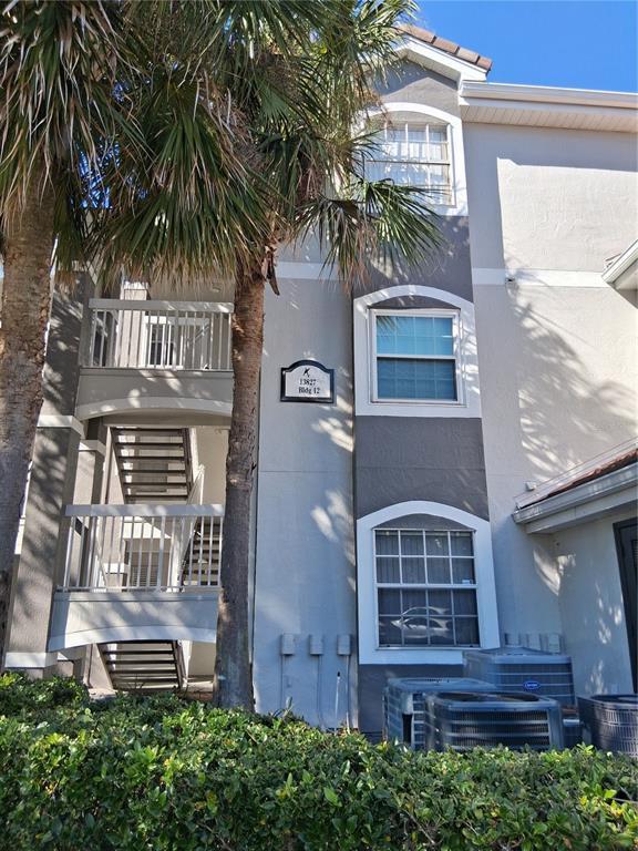 Building Photo - 13827 Fairway Island Dr