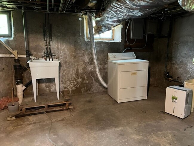 Building Photo - 339 5th St