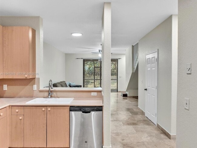 Building Photo - 3853 Tree Top Dr