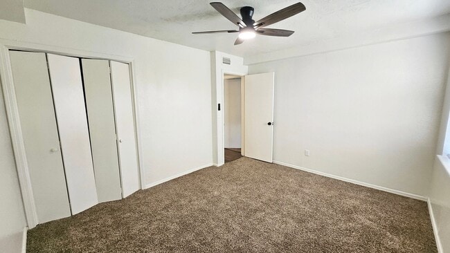 Building Photo - Updated Charming 2 Bed Condo