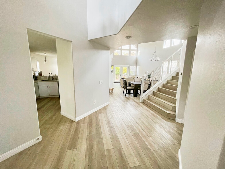 Building Photo - 951 Norella St