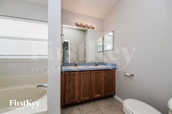 Building Photo - 761 Platypus Ct