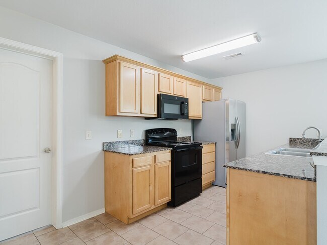 Building Photo - 3304 SW Deerfield Blvd