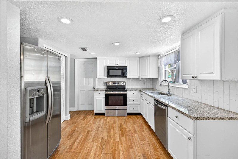 Building Photo - 8233 Redfield Dr