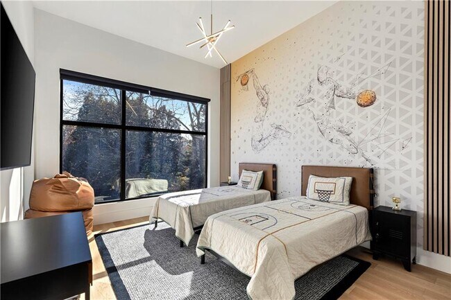 Building Photo - 3600 Lower Roswell Rd